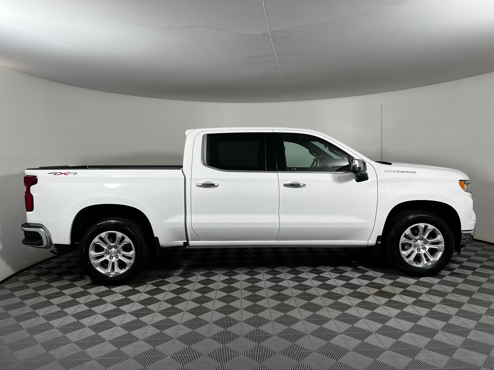 2023 Chevrolet Silverado 1500 LTZ 4