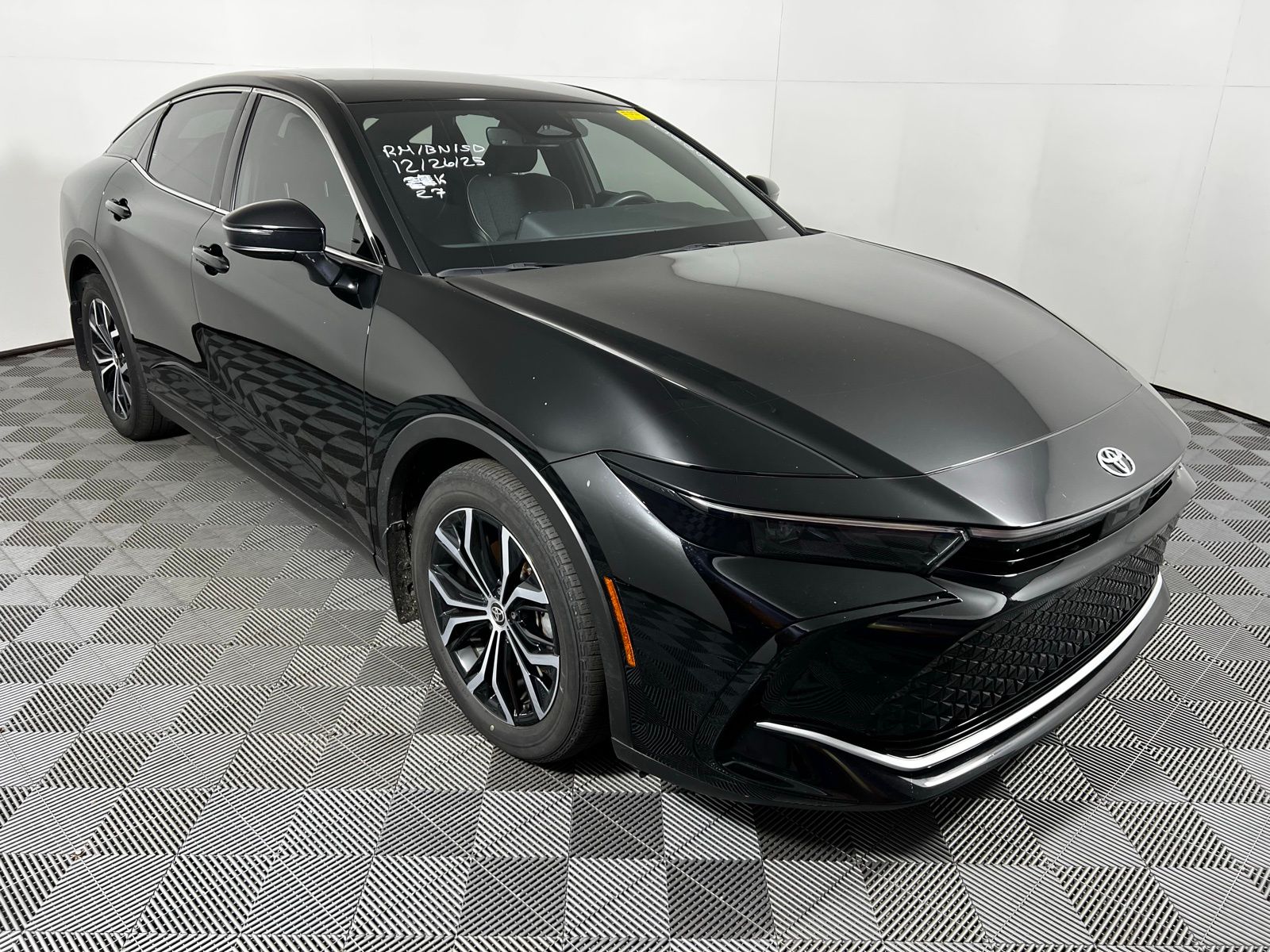 Thumbnail: 2023 Toyota Crown - 3