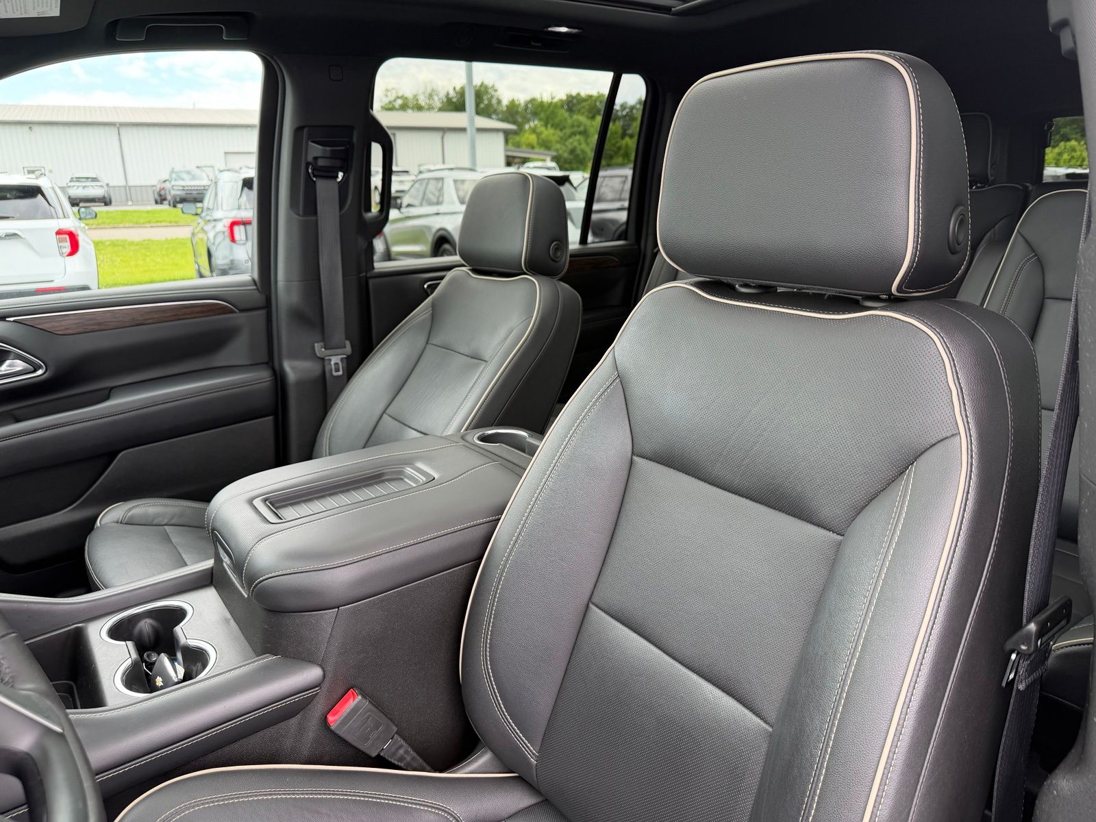 2021 Chevrolet Suburban image 13