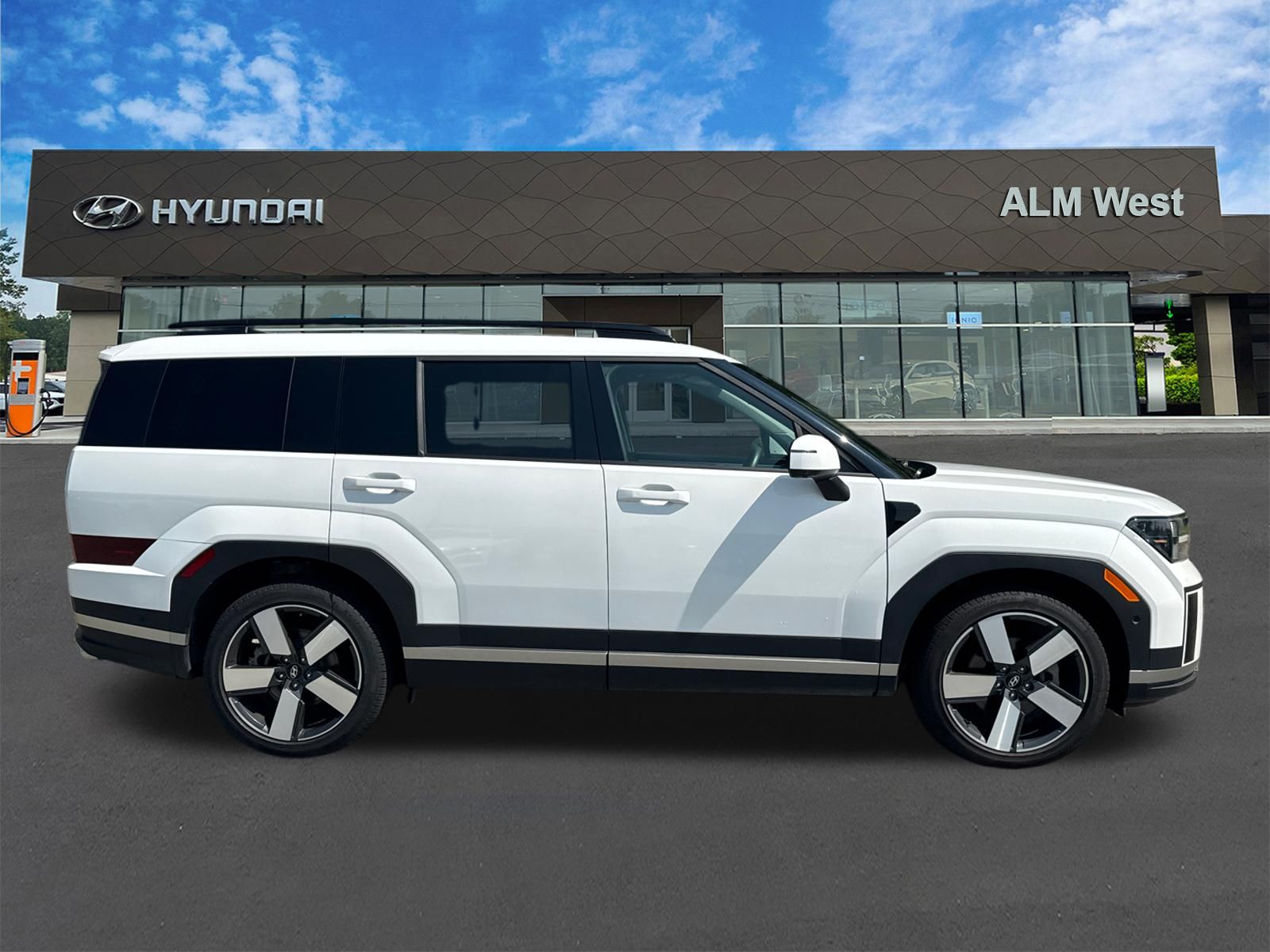Used 2024 White Hyundai Limited image 4