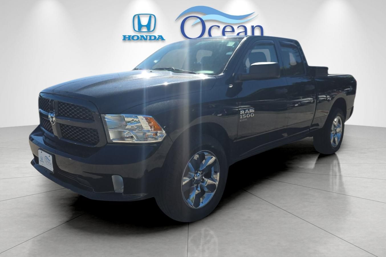 Used 2019 Brilliant Black Crystal Pearlcoat Ram Express image 7