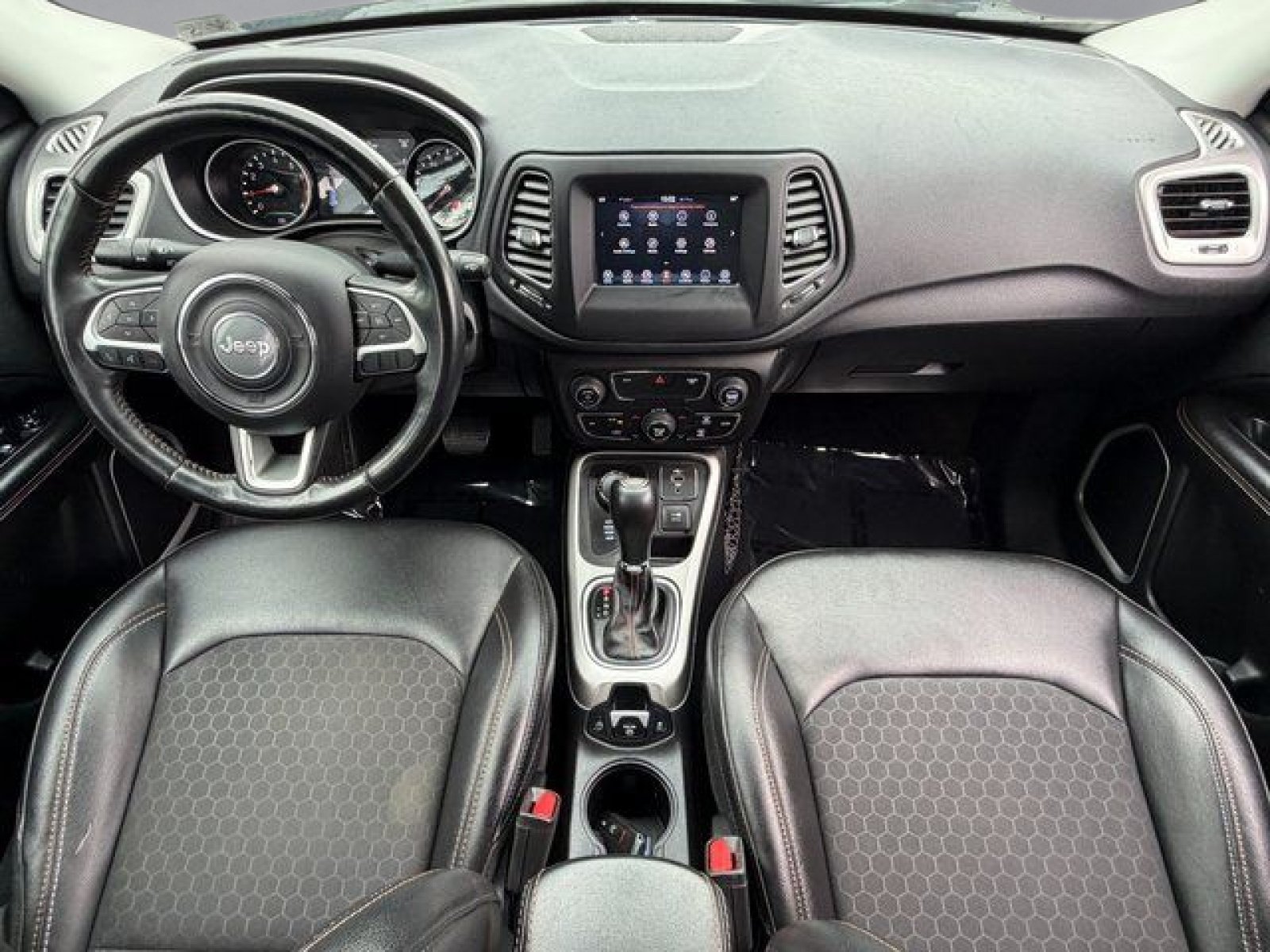 Used 2019 Billet Silver Metallic Jeep Latitude image 3