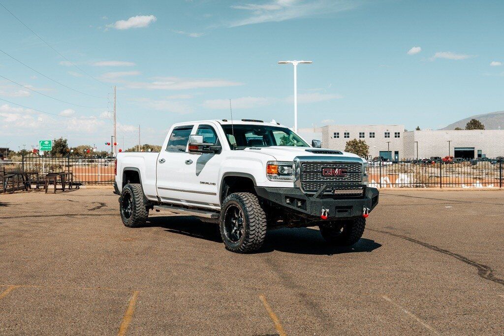 Summit White 2018 GMC Sierra 2500HD Pickup Truck Four-Wheel Drive 6-Speed Automatic