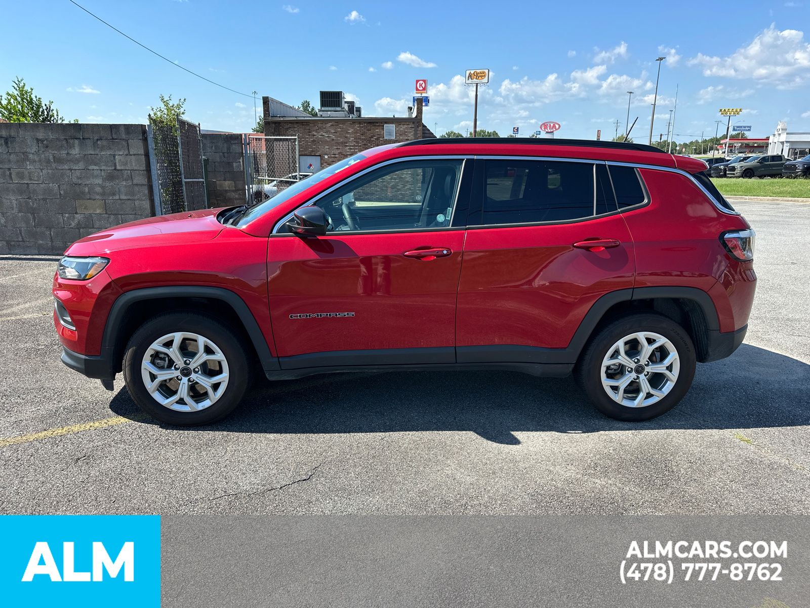 Used 2025 Red Jeep Latitude image 9