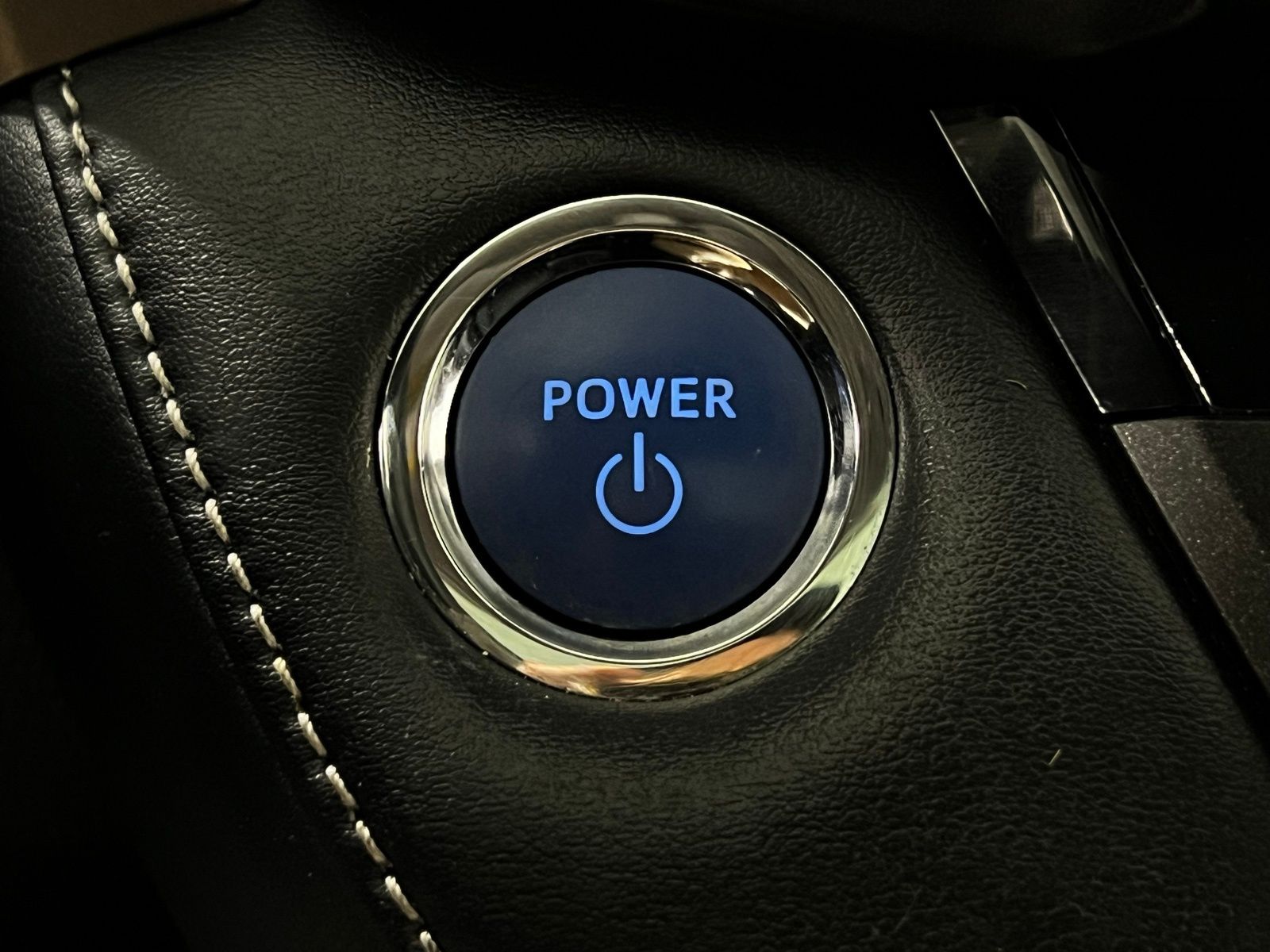 Thumbnail: 2018 Toyota RAV4 - 23