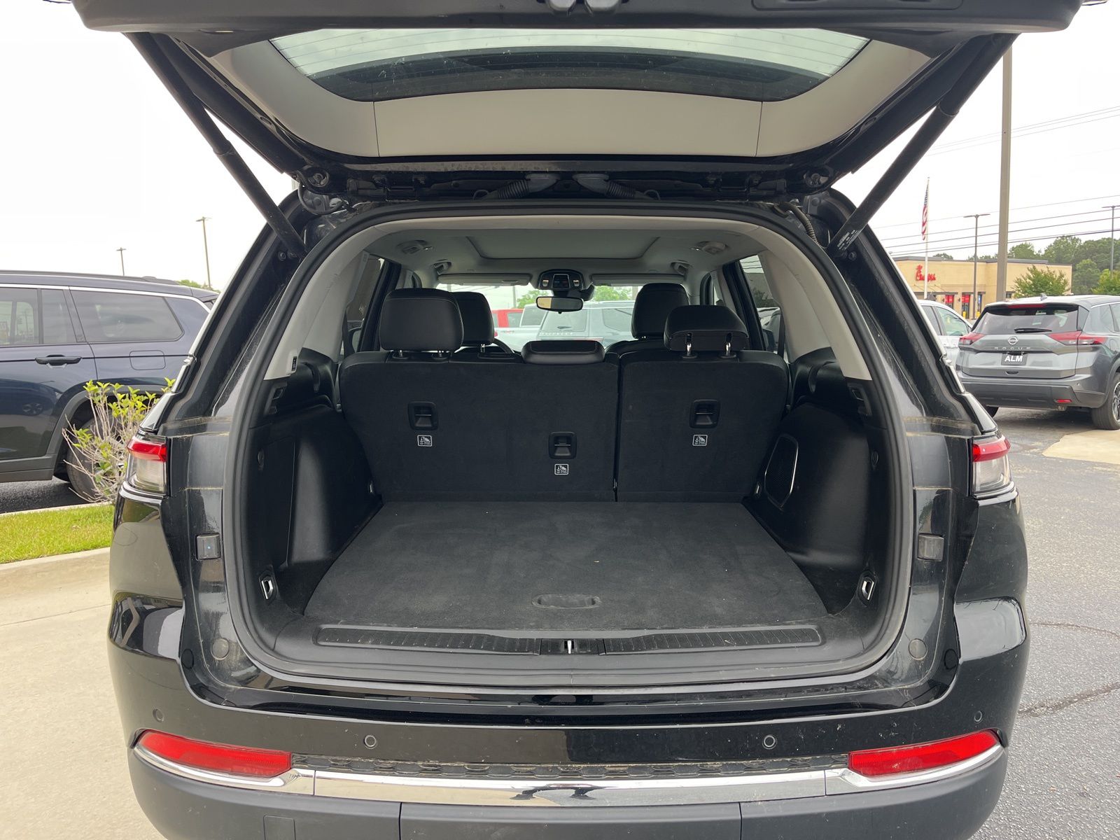 View vehicle photo 7