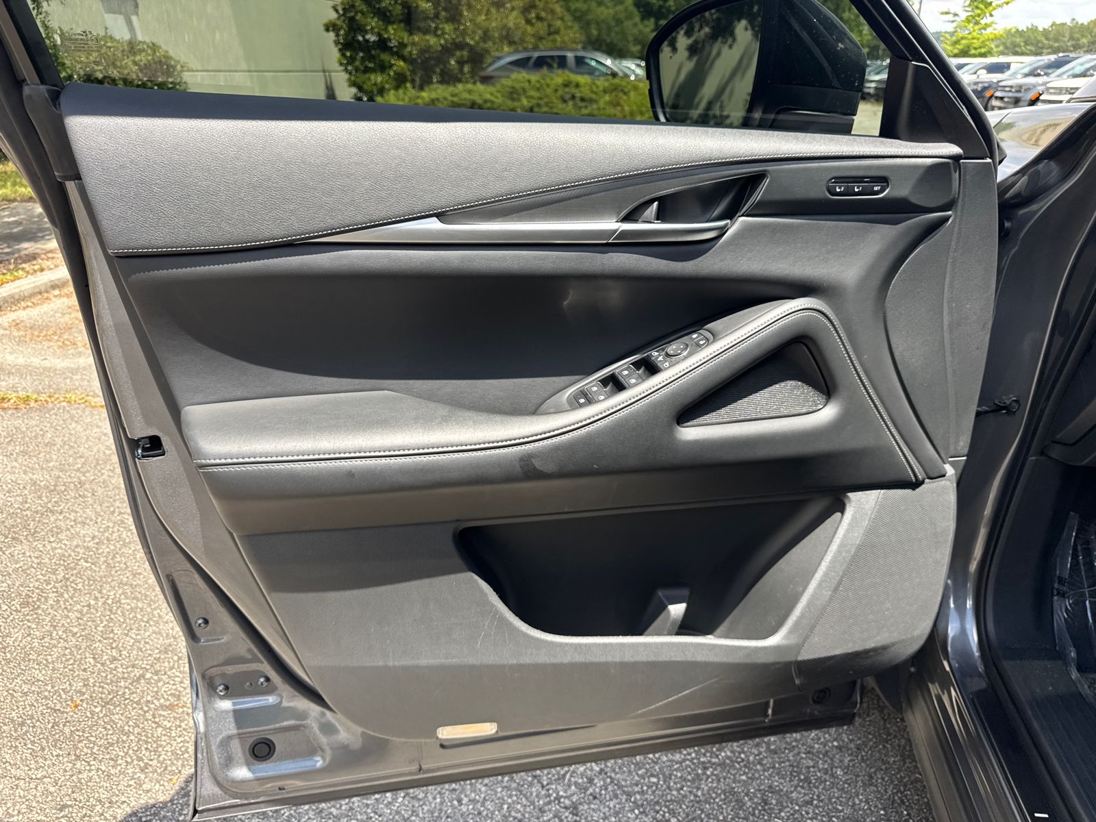 Used 2024 Gray INFINITI LUXE image 10