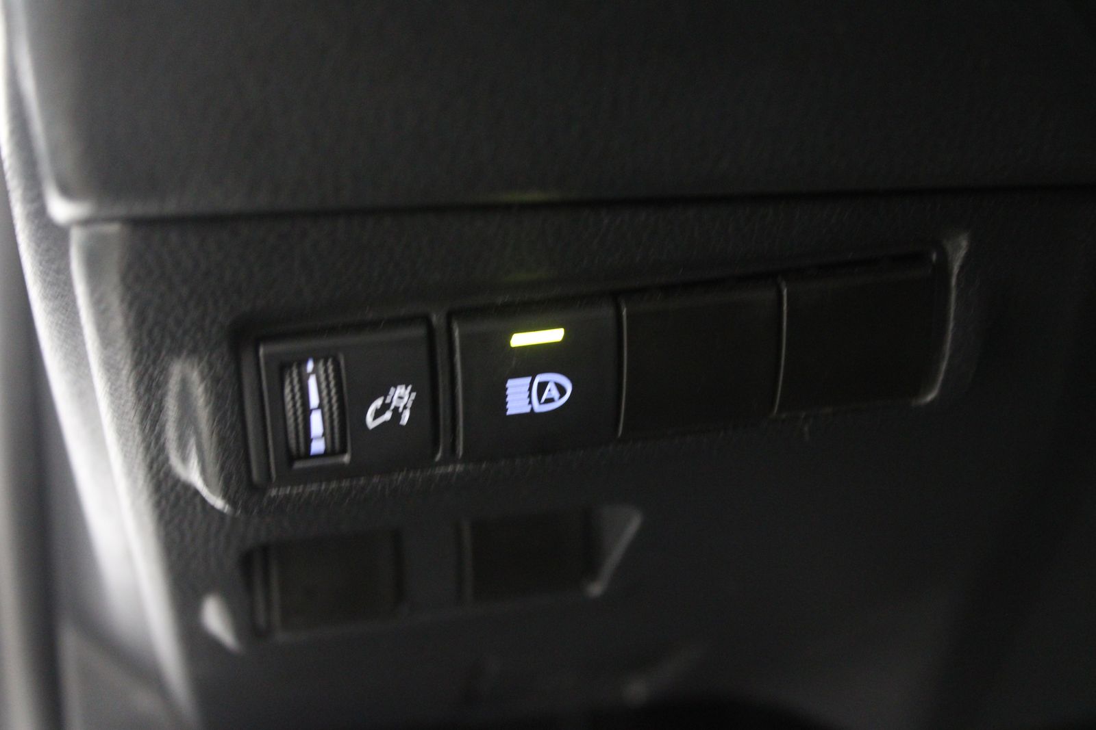 Used 2022 Beige Toyota XLE image 23
