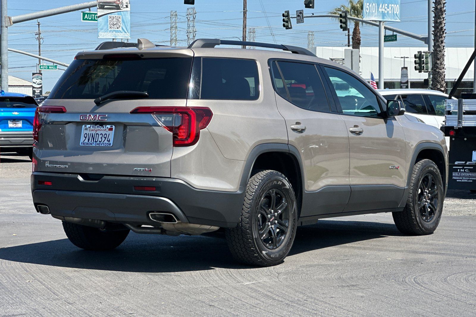 View vehicle photo 4