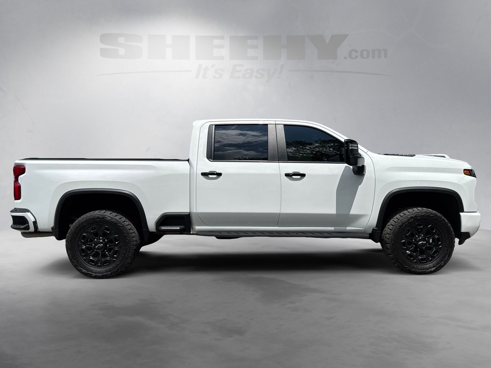 Used 2024 Summit White Chevrolet LT image 9