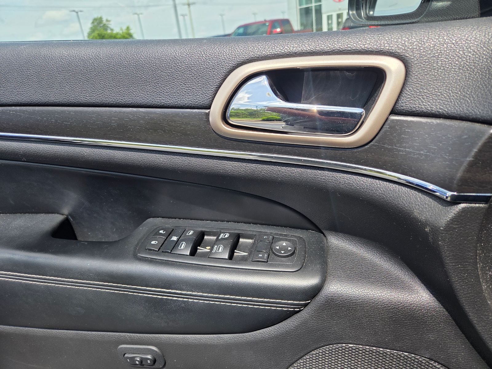 used 2015 Jeep Grand Cherokee car, priced at $12,842