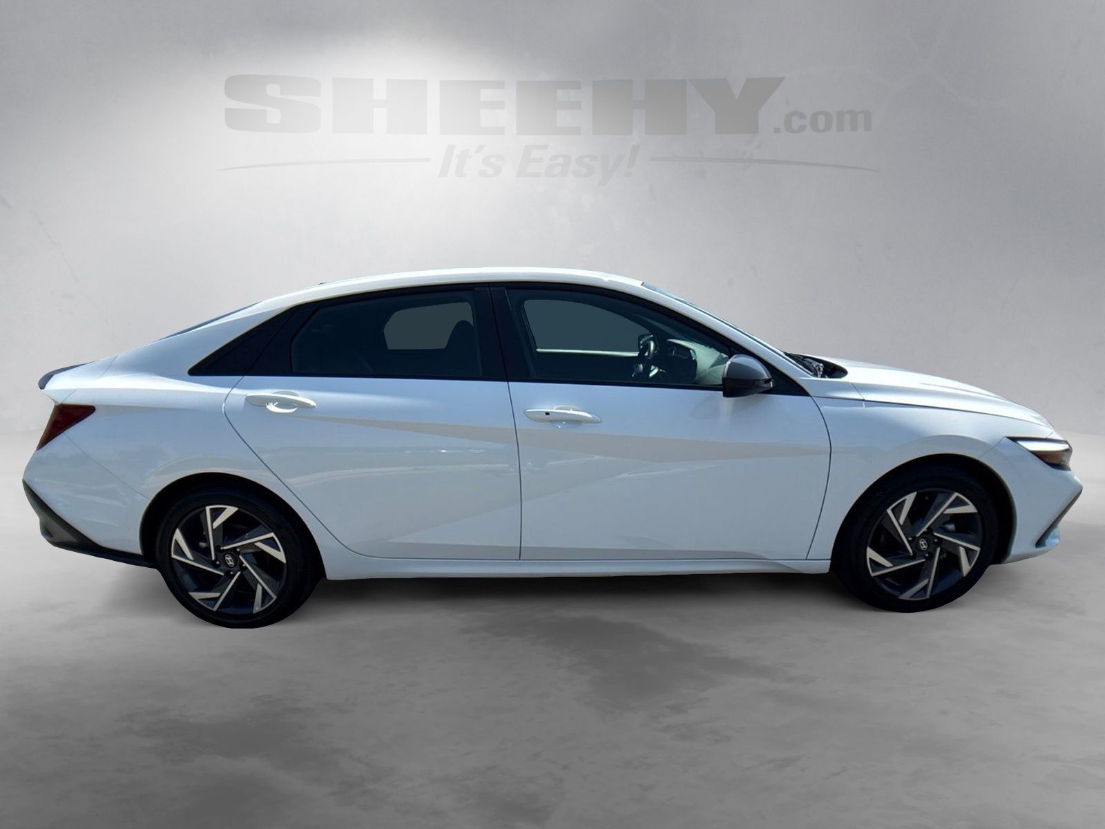 Used 2025 White Hyundai SEL Sport image 11