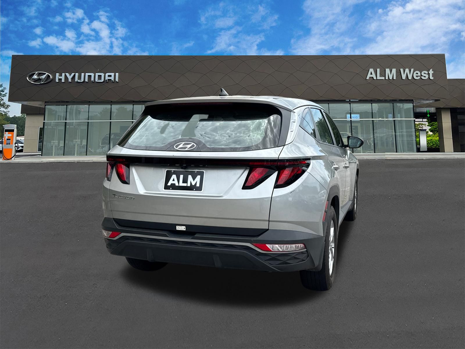 Used 2024 Silver Hyundai SE image 5