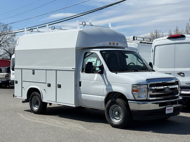 2026 Ford E-Series SRW E-350 Super Duty 138 in WB's photo