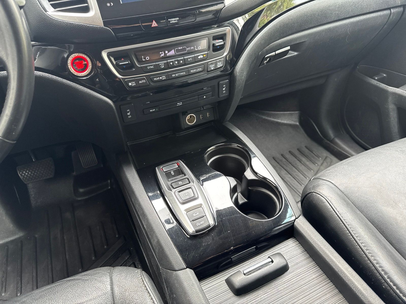Used 2017 White Diamond Pearl Honda Touring image 20