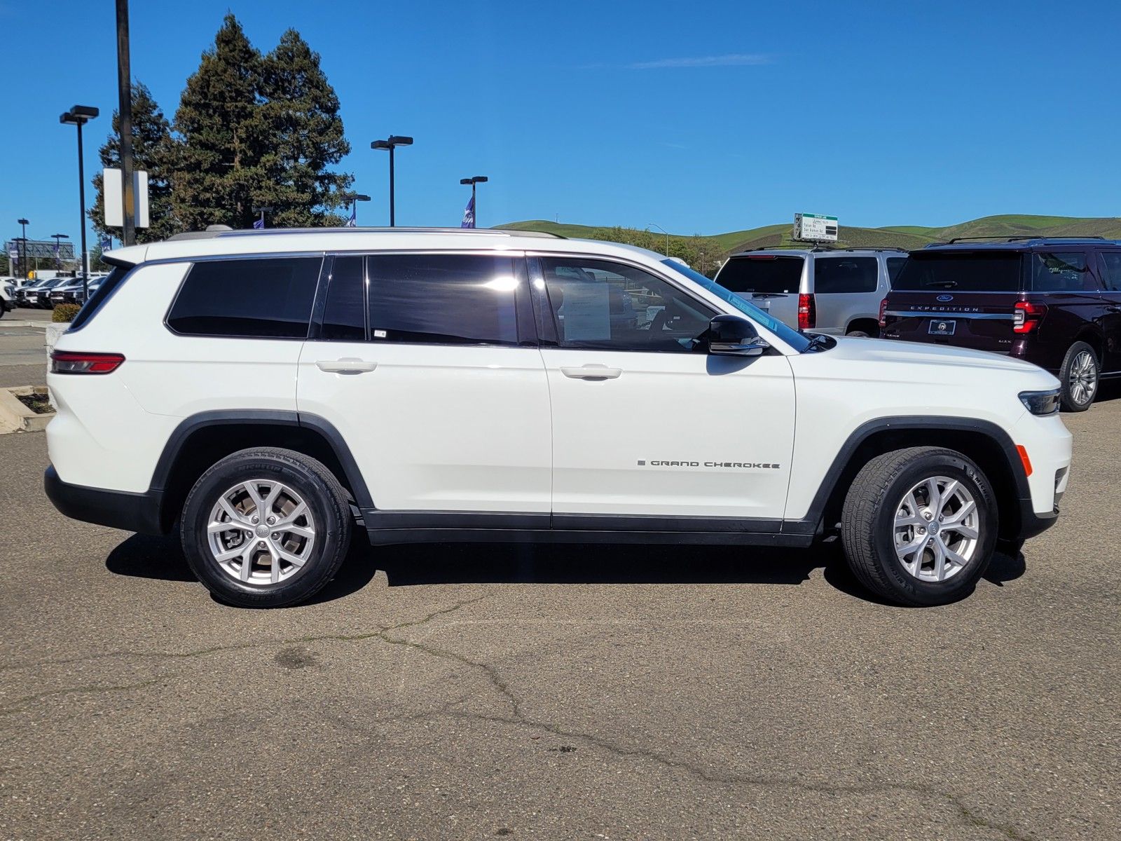 Used 2021 White Jeep Limited image 3