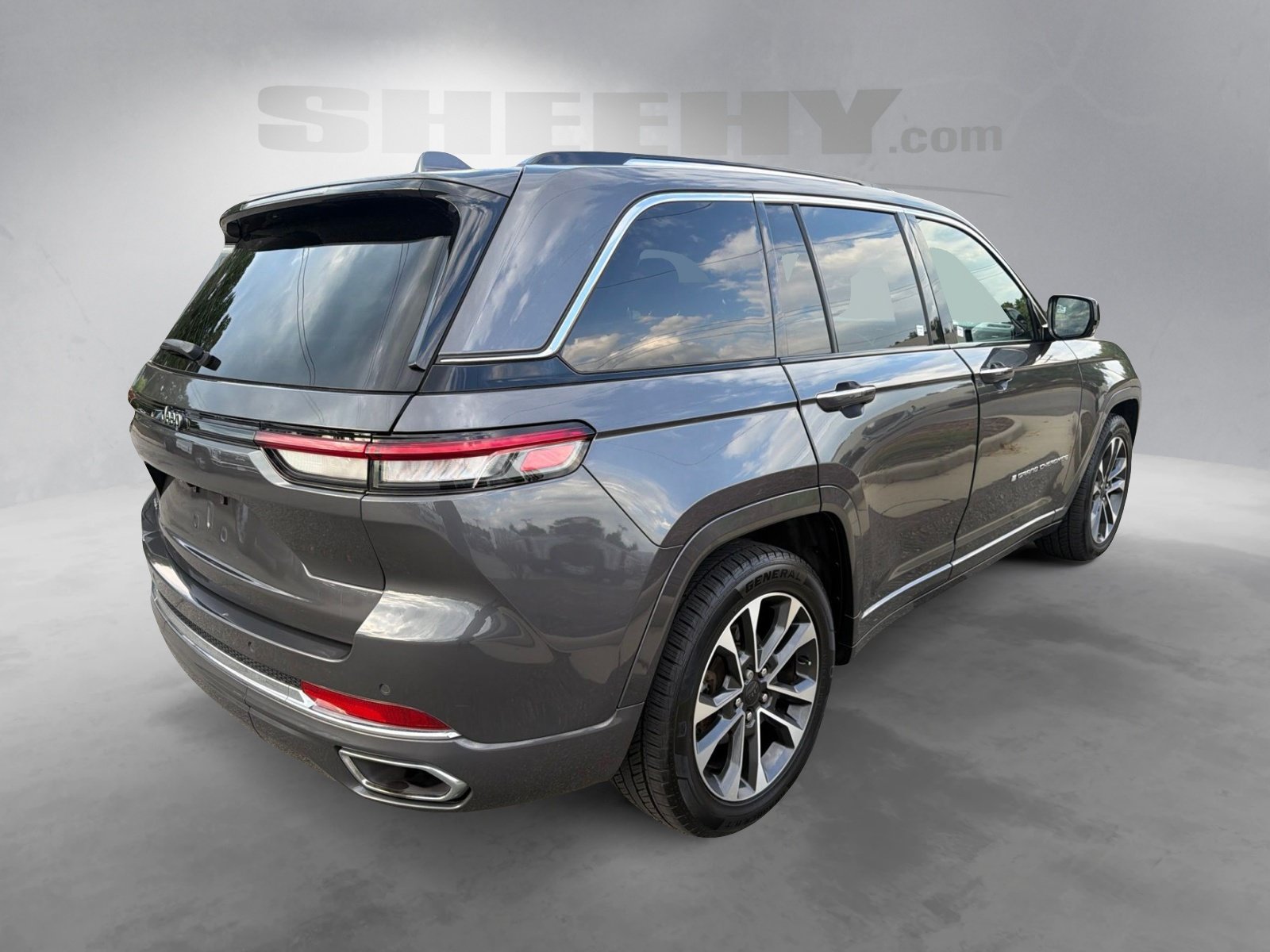 Used 2022 Metallic Jeep Overland image 12