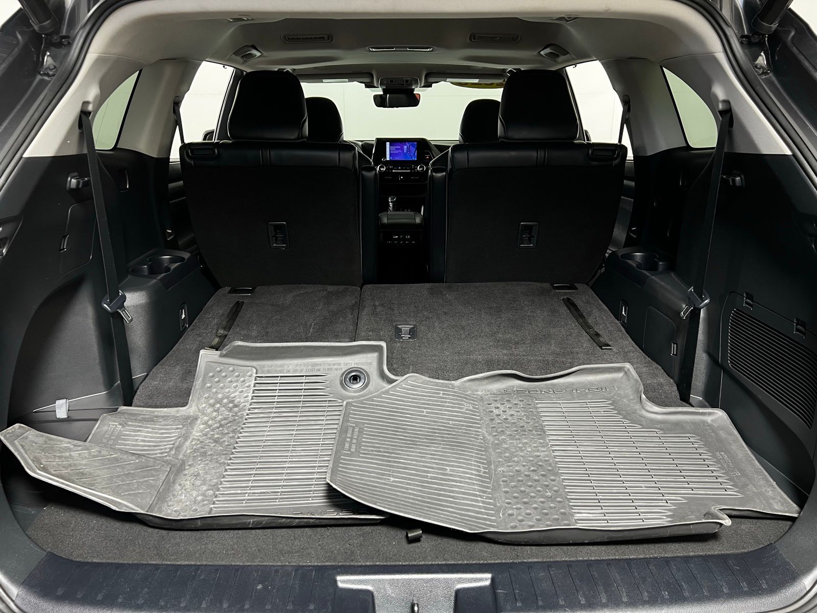 Thumbnail: 2023 Toyota Highlander - 29