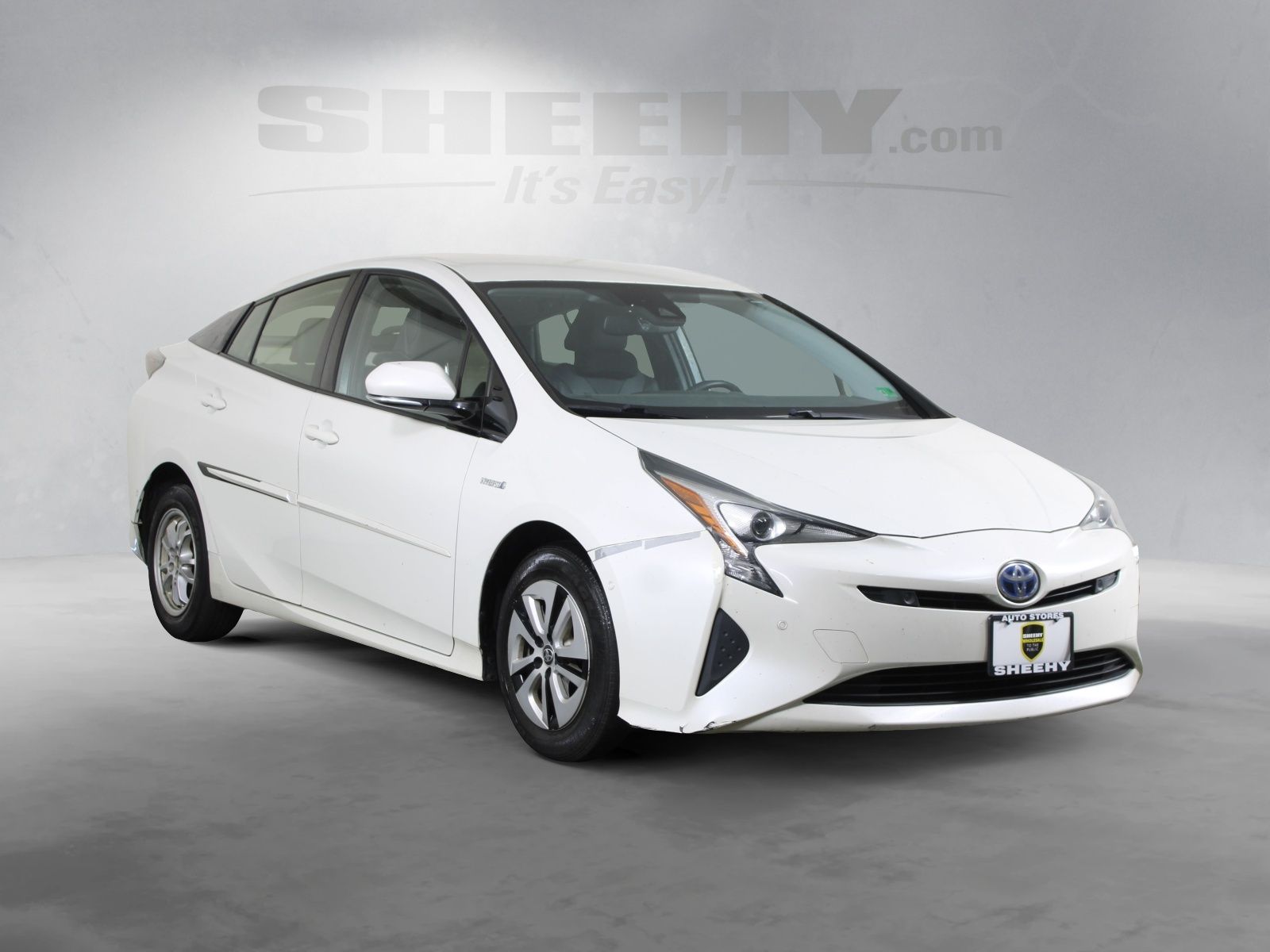 Used 2017 White Toyota Four image 2