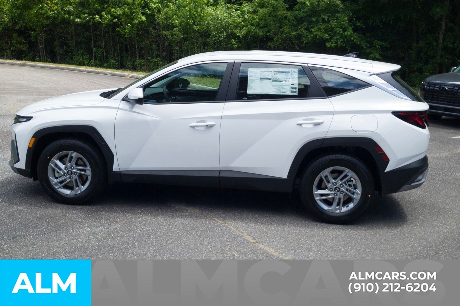 Used 2025 White Pearl Hyundai SE image 10