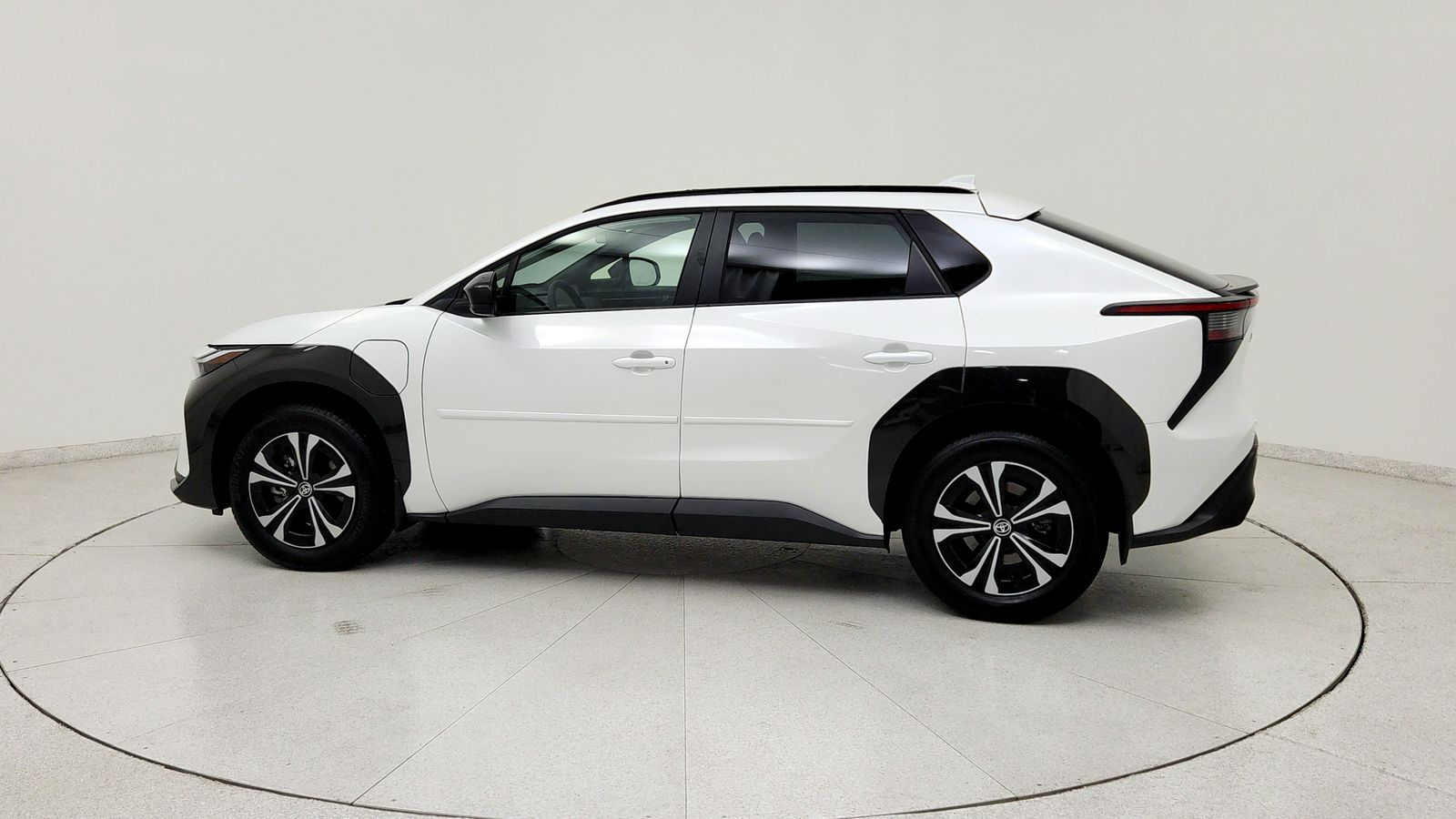 Used 2024 Beige Toyota XLE image 4
