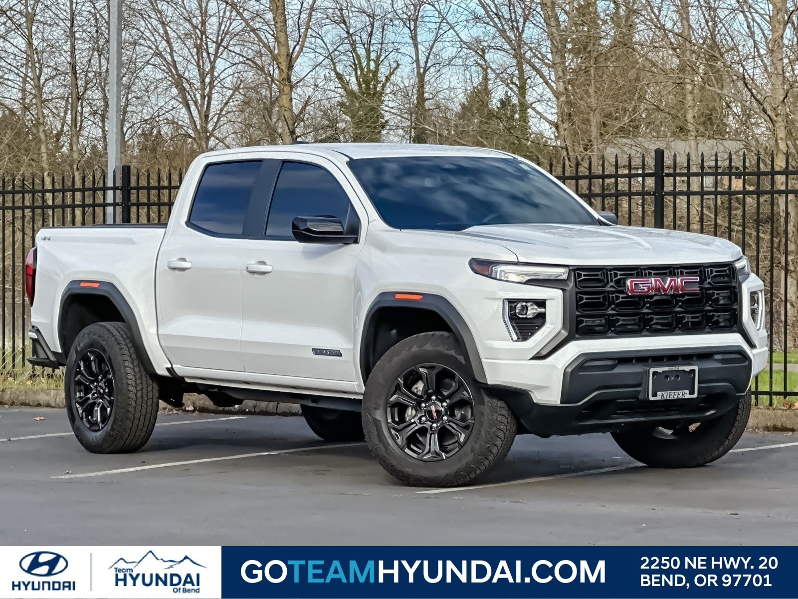Summit White 2025 GMC Canyon Pickup Truck Four-Wheel Drive 8-Speed Automatic