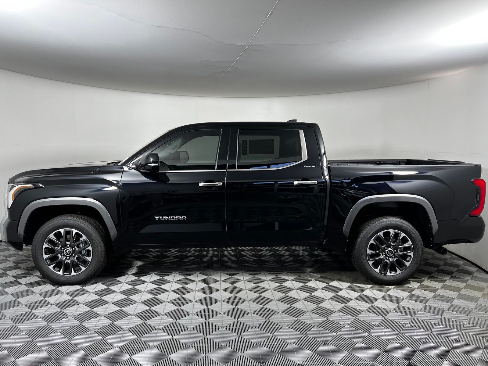 Thumbnail: 2022 Toyota Tundra - 8