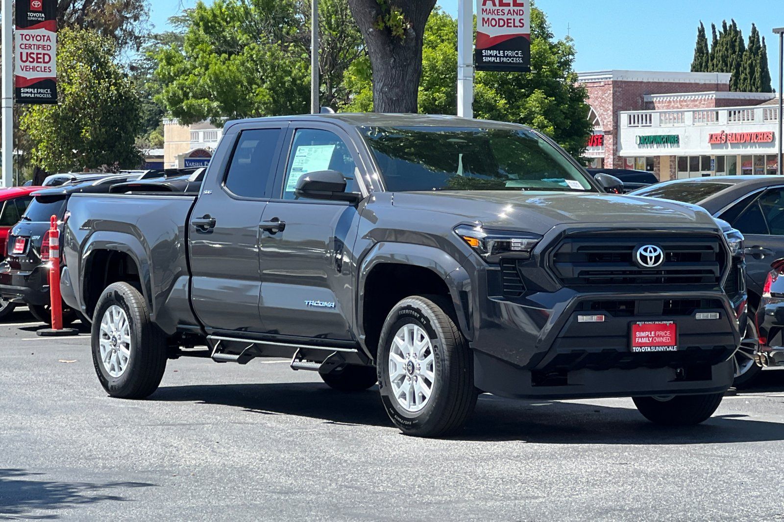 2025 Toyota Tacoma SR5 - Photo 10