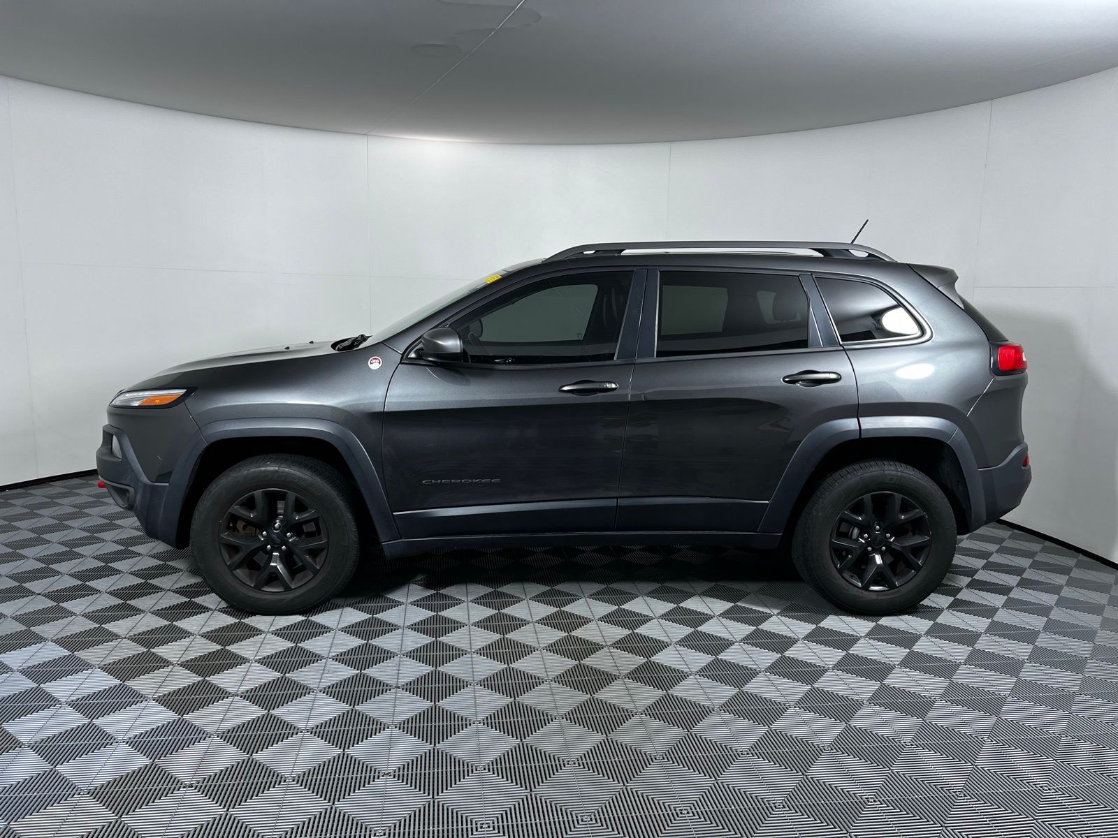 Thumbnail: 2015 Jeep Cherokee - 8