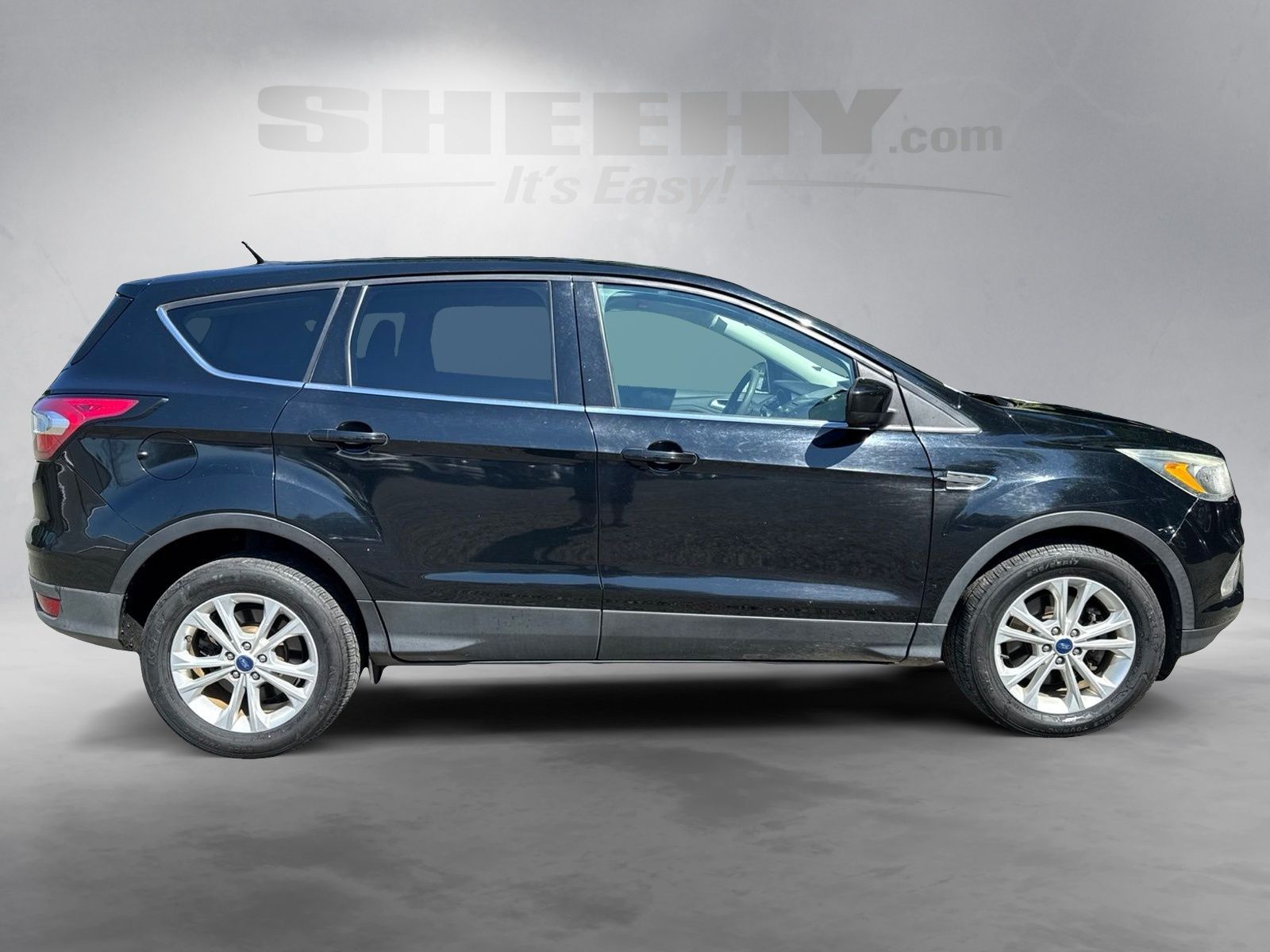 Used 2017 Shadow Black Ford SE image 11
