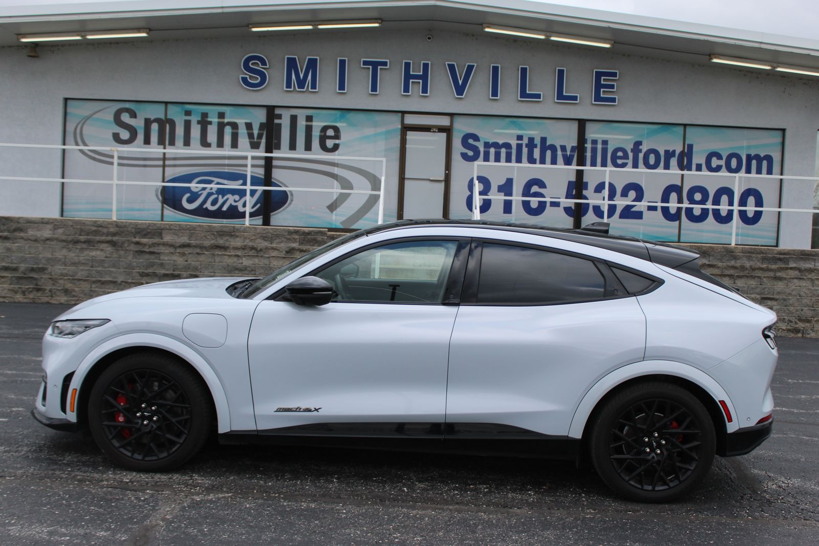 View vehicle photo 5