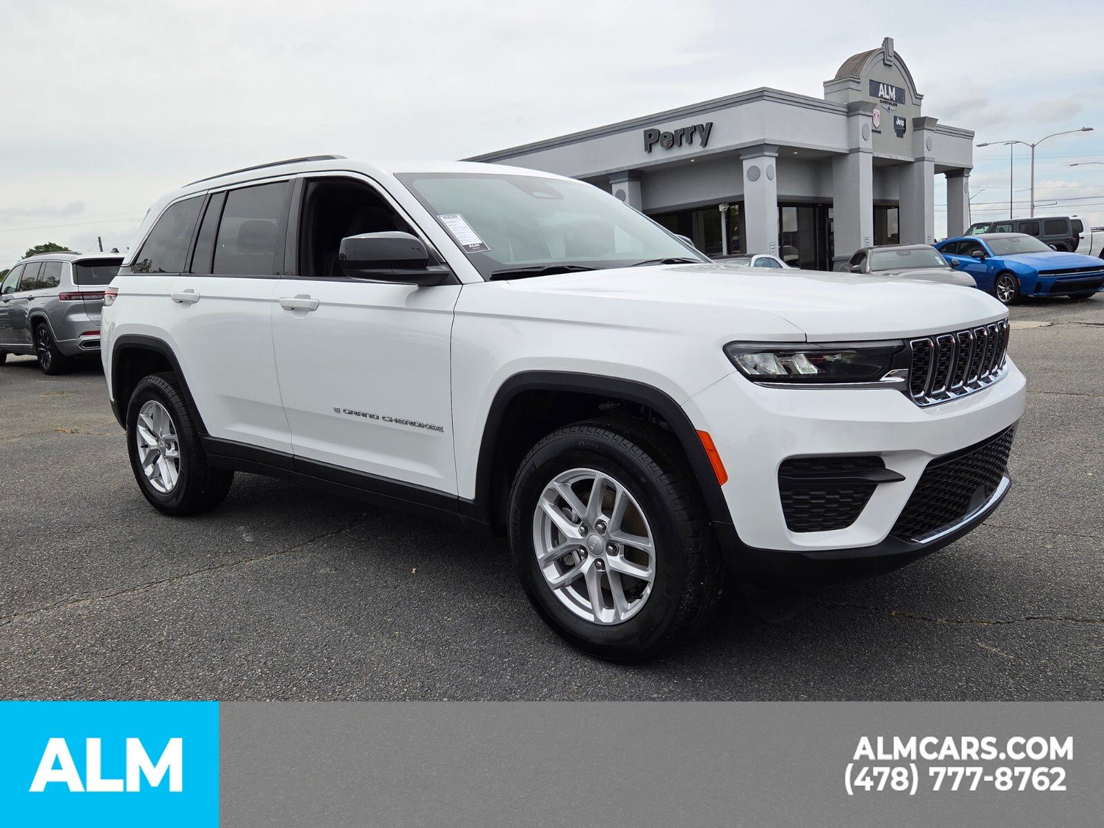 Used 2025 White Jeep Laredo X image 25