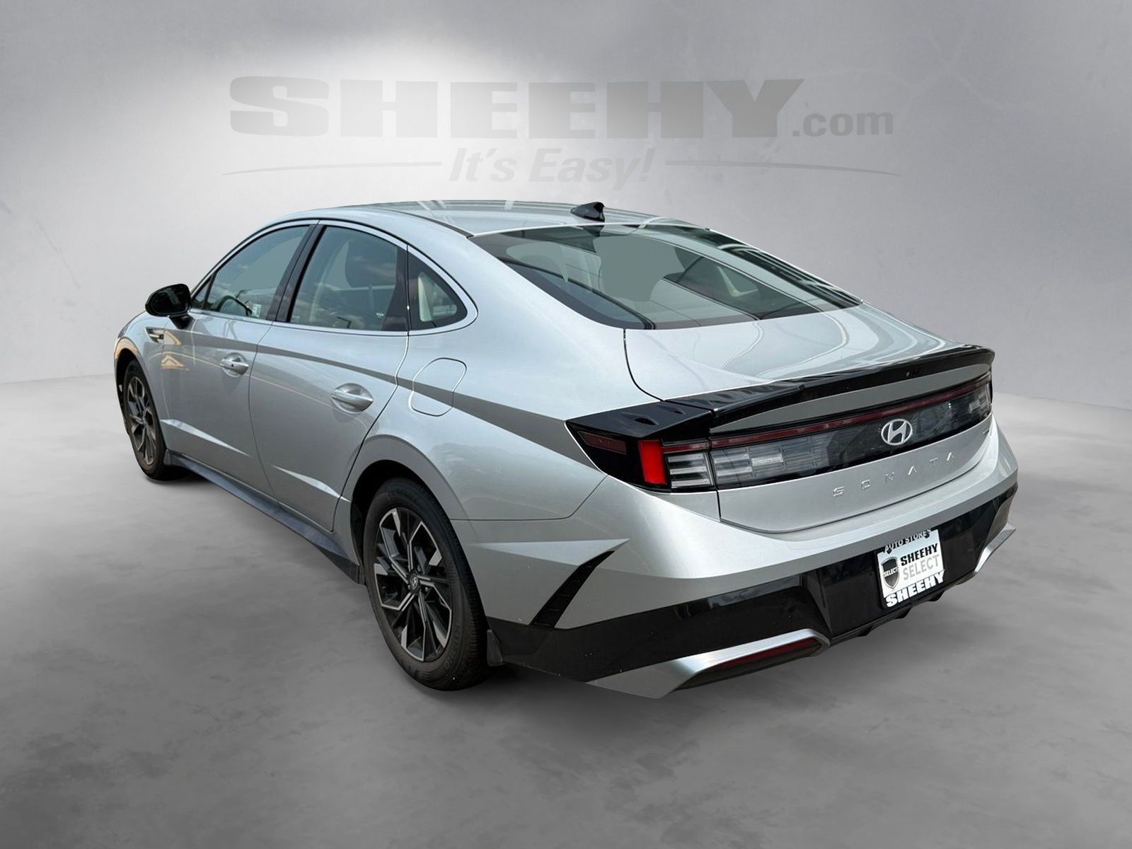 Used 2025 Silver Hyundai SEL image 14