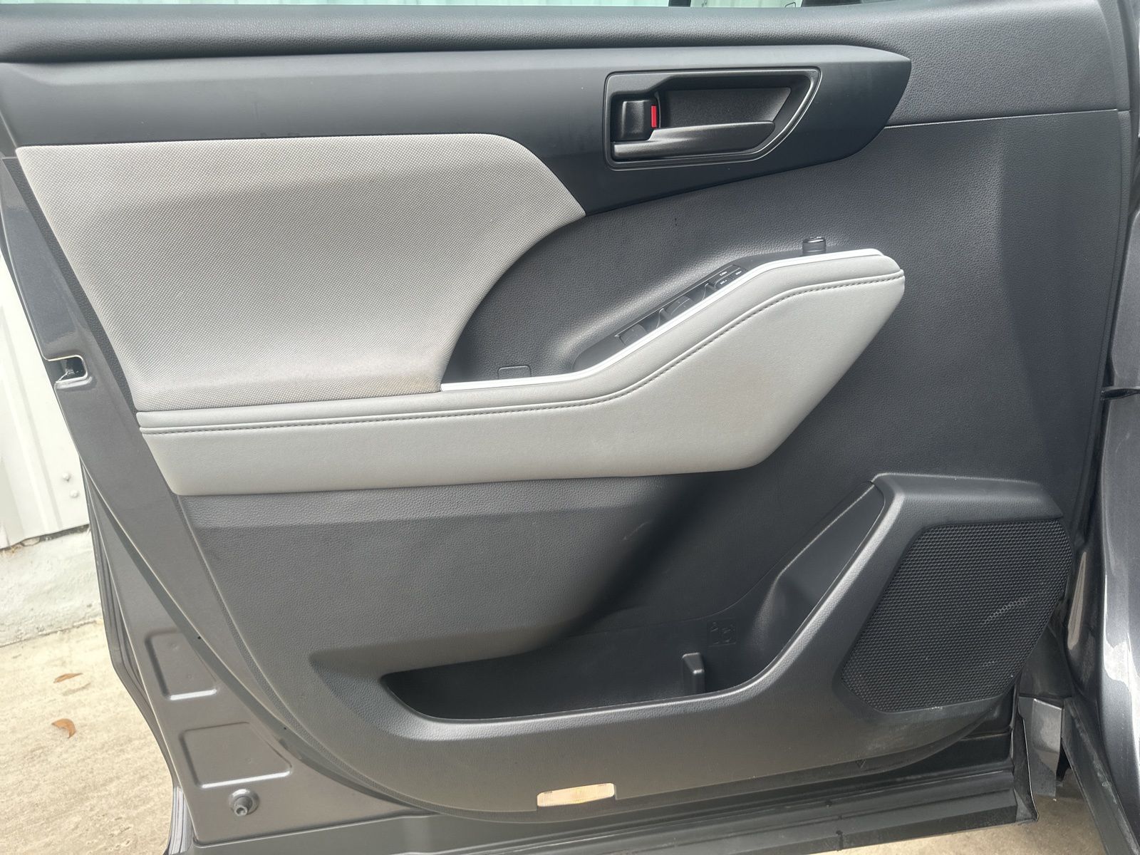 Used Car 2023 Toyota Highlander  Le For Sale Under $35,000 In Austin, Texas