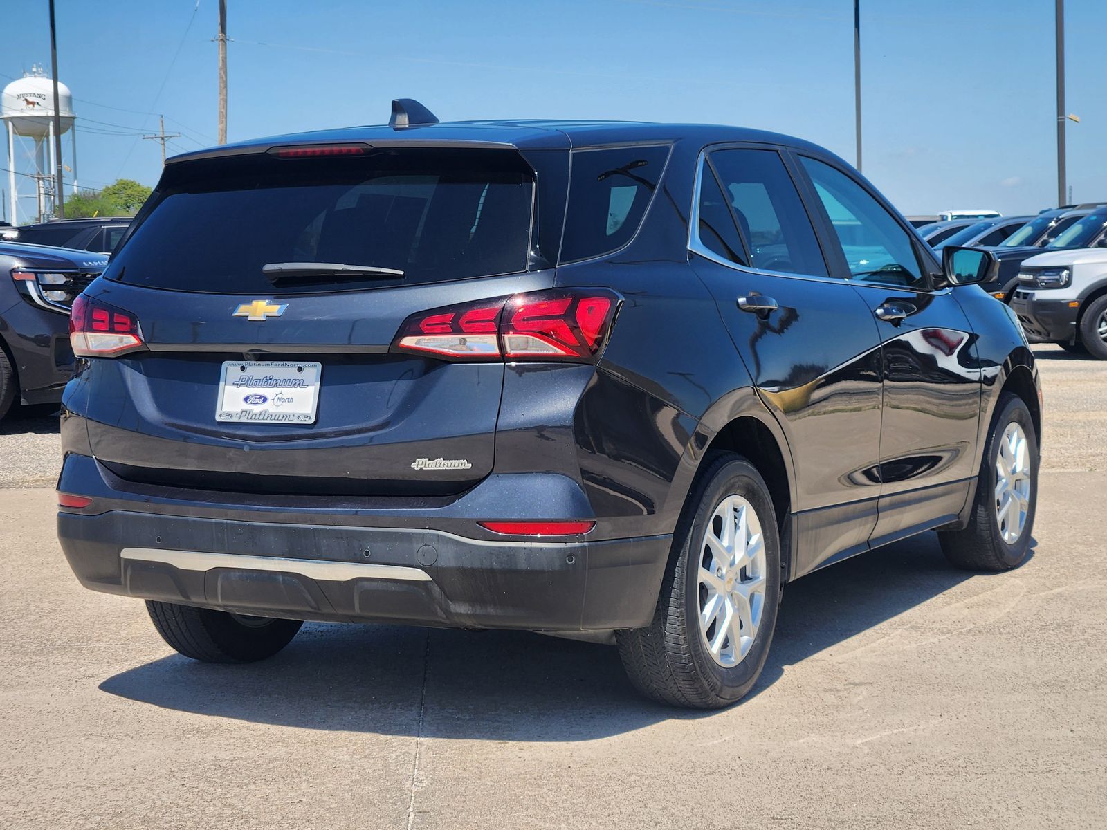 View vehicle photo 5