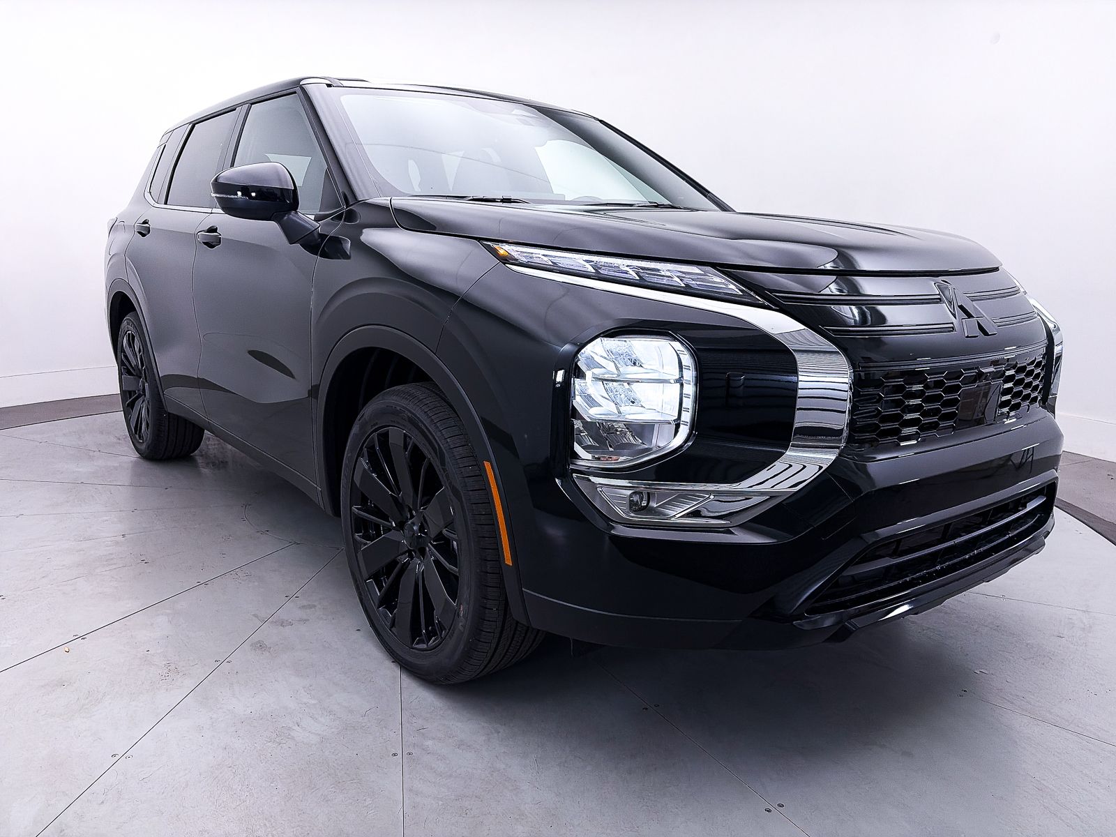 2026 Mitsubishi Outlander LE