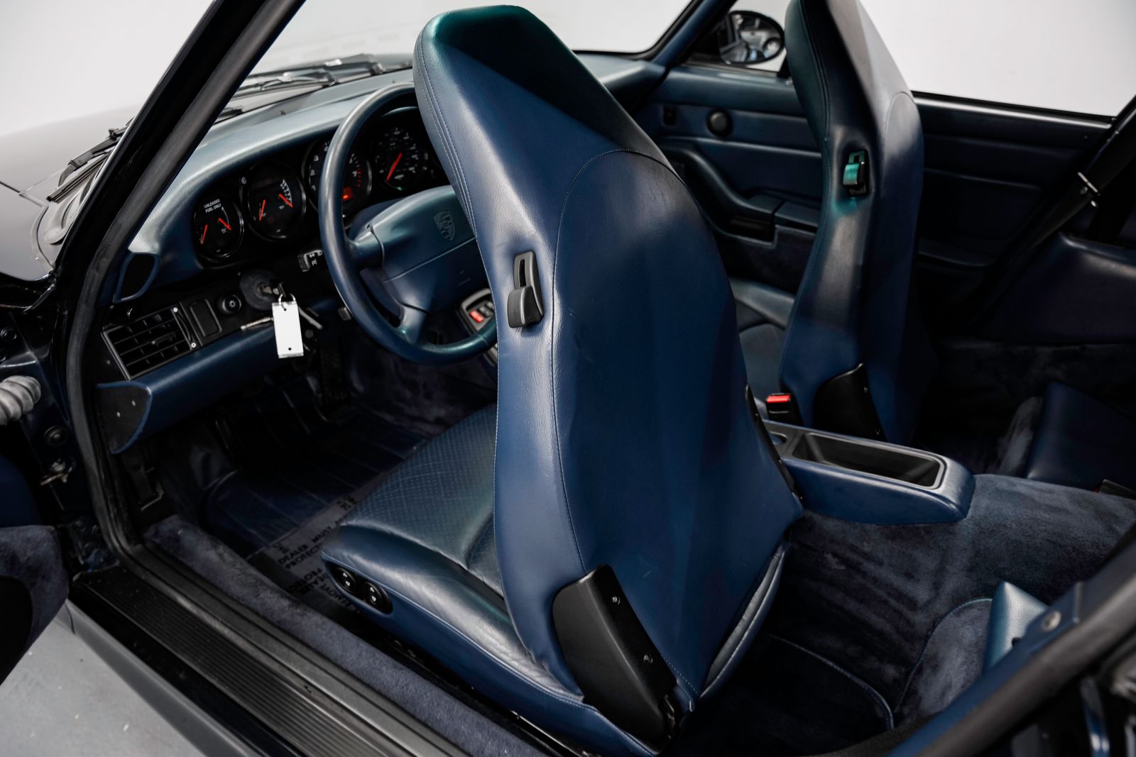 1996 Porsche 911 Carrera 4S — photo 21