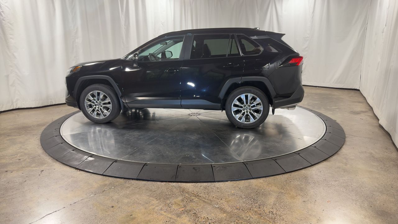 2025 Toyota RAV4 XLE Premium photo 5
