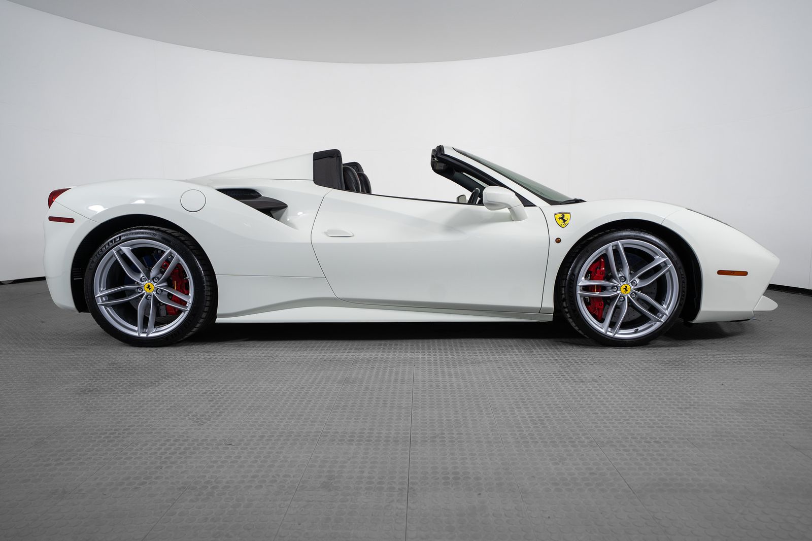 2019 Ferrari 488 Spider — full photo 5 of 43