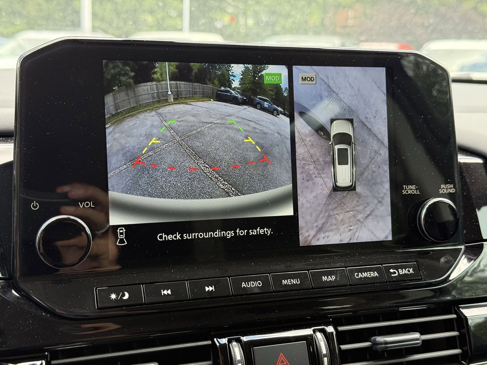 2025 Nissan Pathfinder SL photo 4