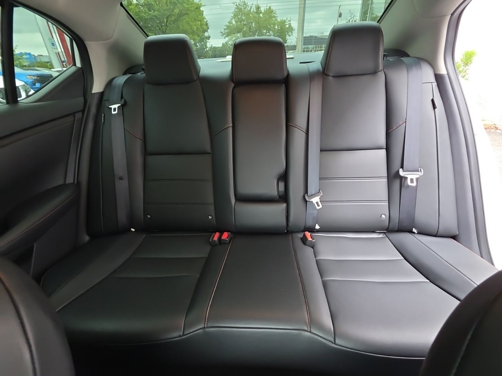Used 2022 White Nissan SR image 30