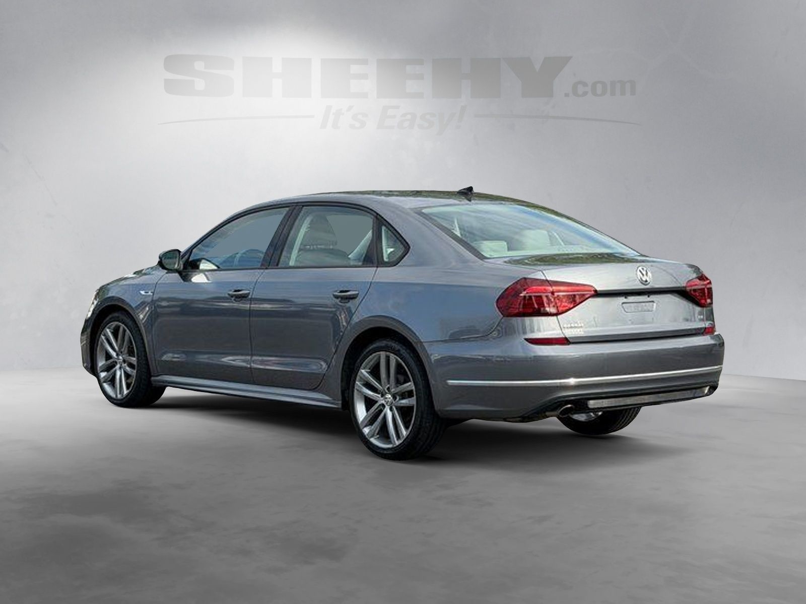 Used 2018 Gray Volkswagen 2.0T R-Line image 12