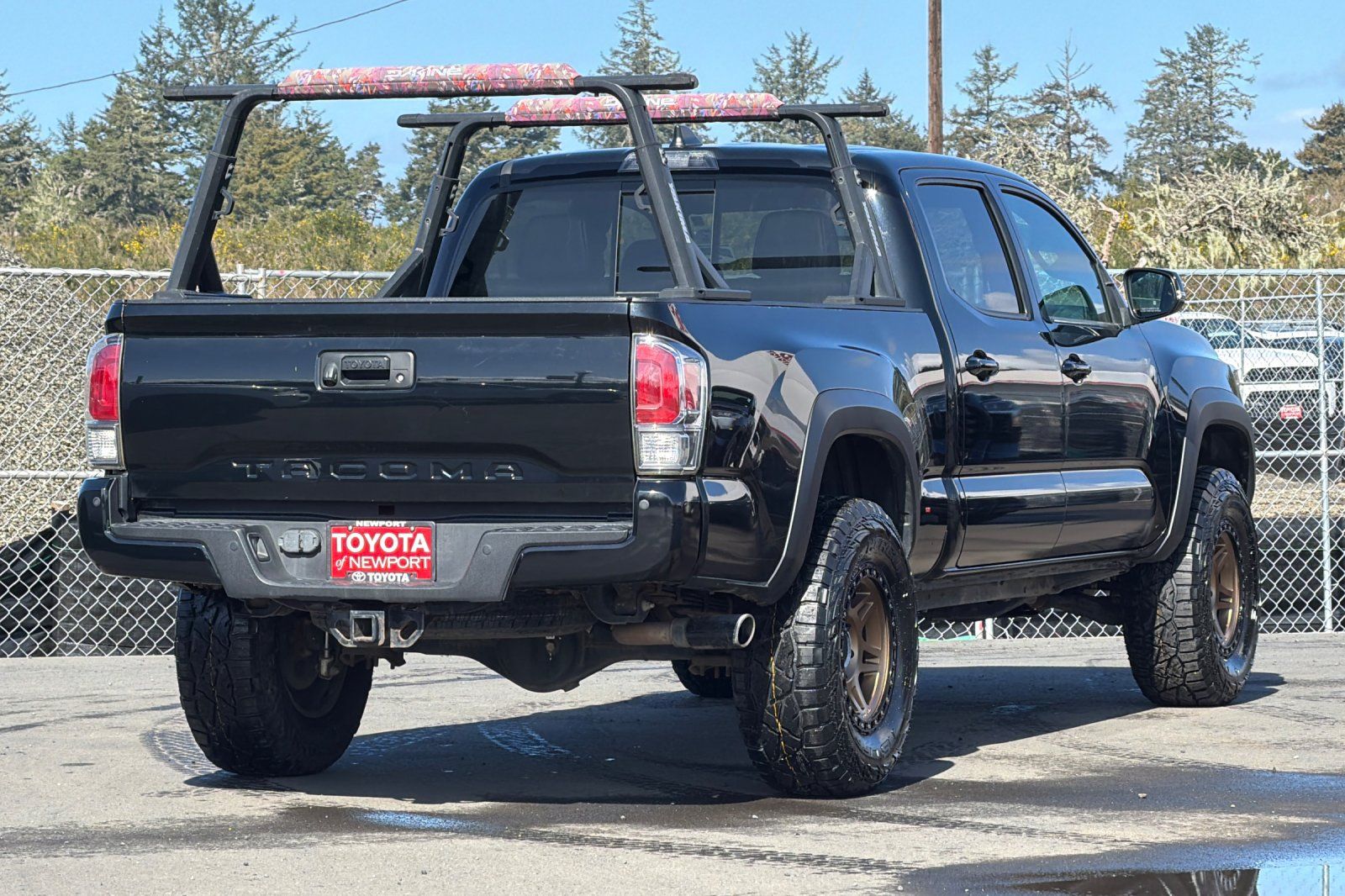 View vehicle photo 4