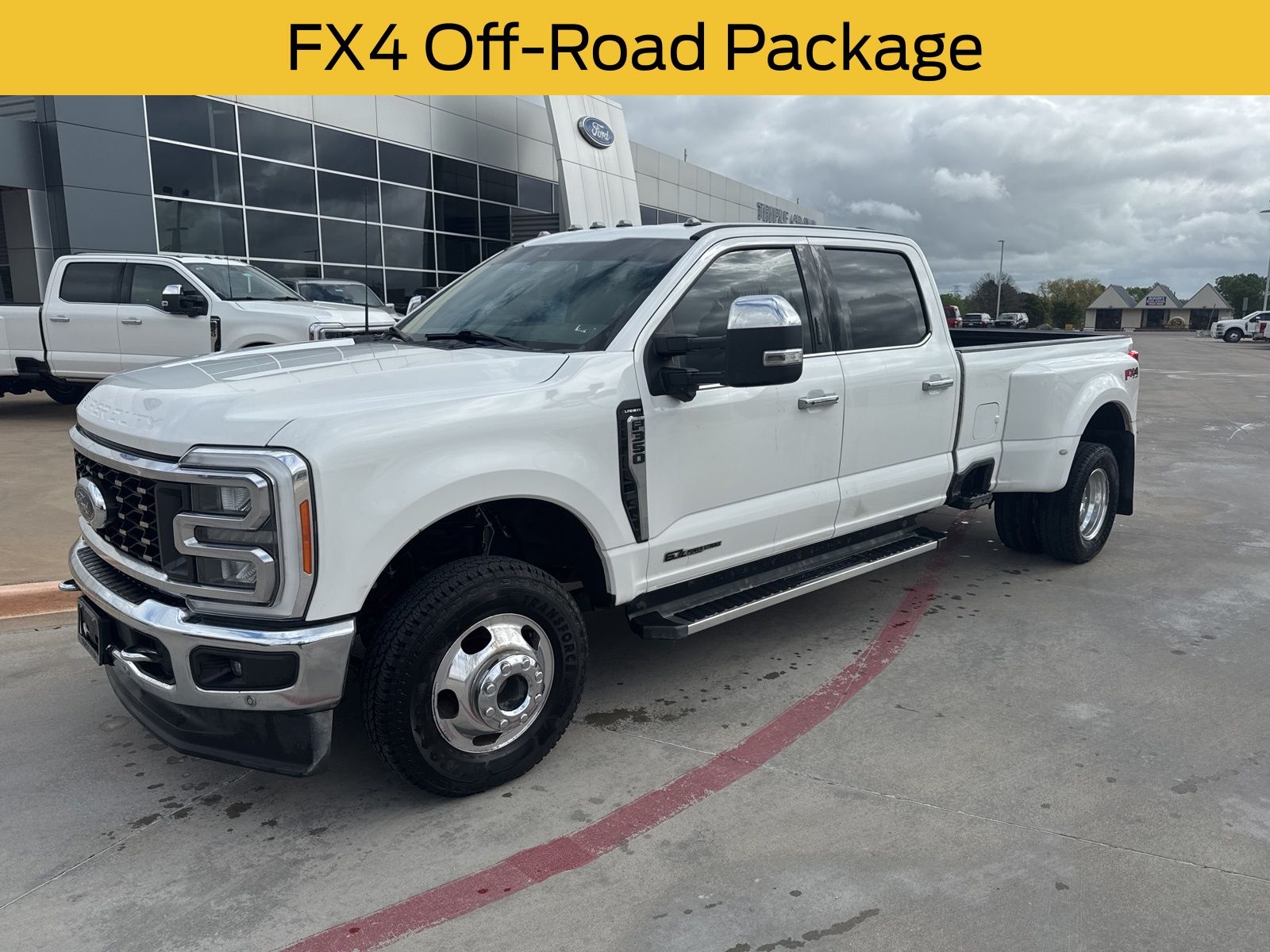 Star White Metallic Tri-Coat 2023 Ford F-350 Super Duty Lariat Crew Cab LB DRW 4WD Pickup Truck Four-Wheel Drive Automatic