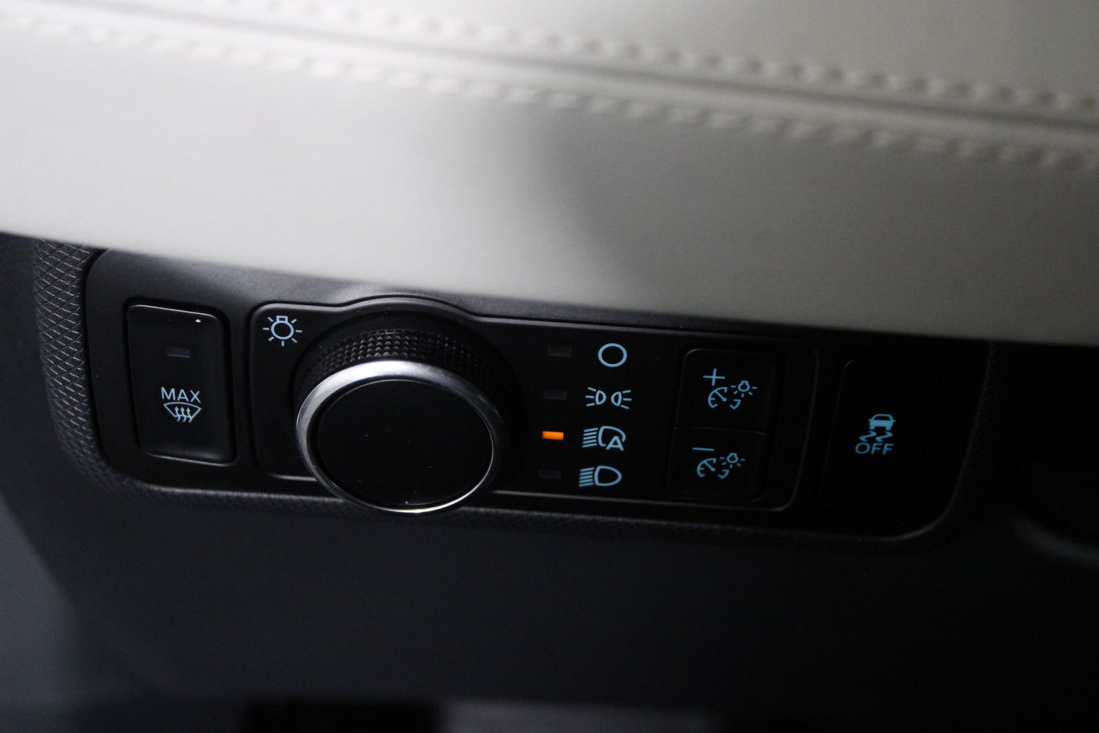 Used 2025 Green Ford Premium image 19