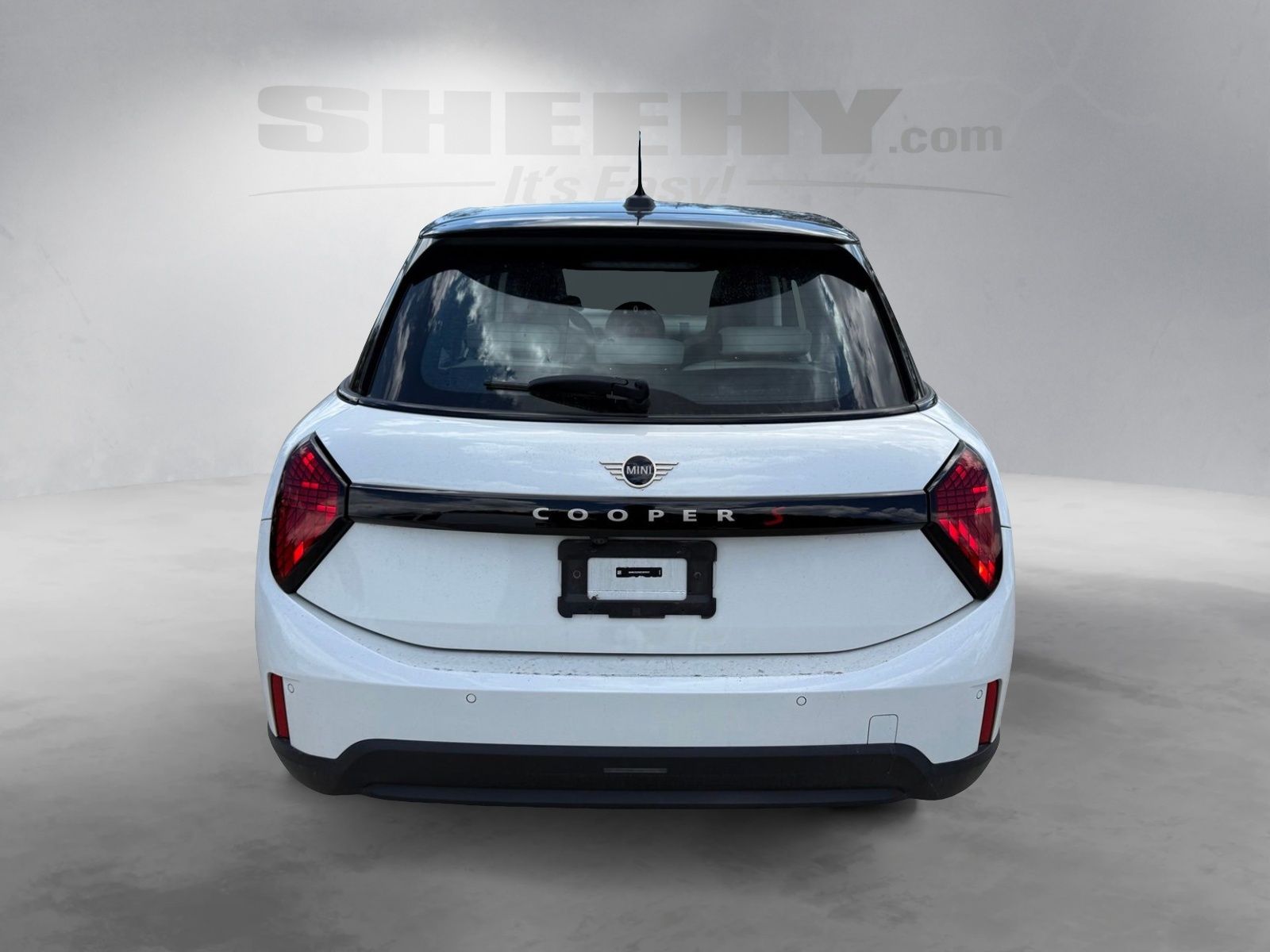 Used 2025 White MINI Iconic image 13