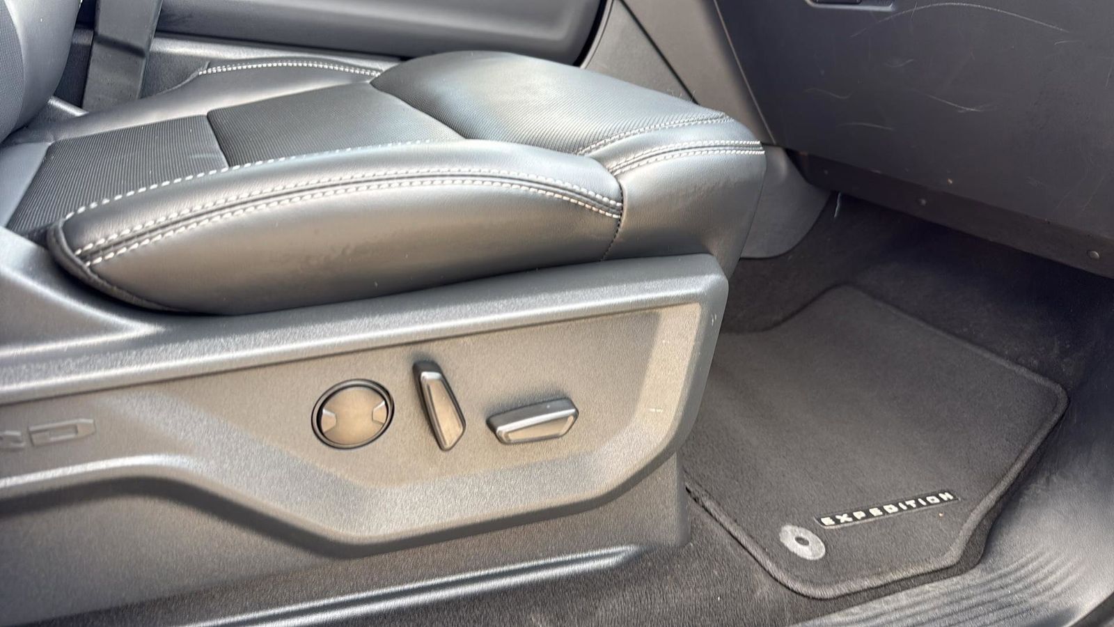 Used Car 2025 Ford Expedition Max  Platinum For Sale Under $80,000 In Austin, Texas