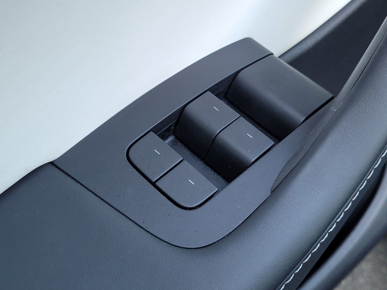 Used 2022  Tesla Long Range image 17