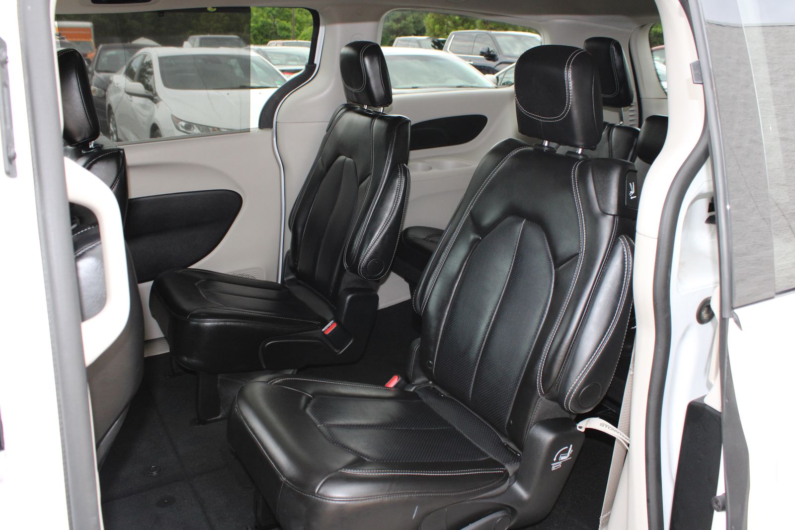 Used 2024 White Chrysler Touring L image 8