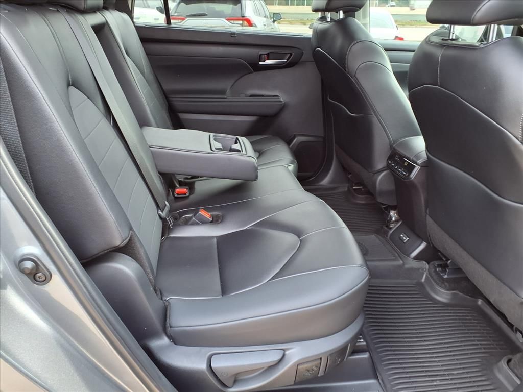 2025 Toyota Highlander XLE  at Don McGill Toyota